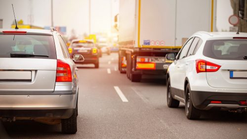 Verkehrsunfall beim Auffahren auf Autobahn bei stockender Verkehrslage