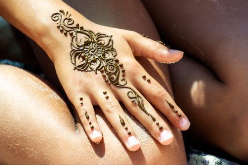 Reisemangel - Hautreaktion nach Henna-Tätowierung