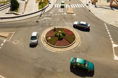 Verkehrsunfall  – Vorfahrtsverletzung im Kreisverkehr