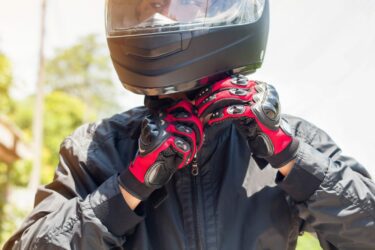 Verkehrsunfall Motorradfahrer – kein Tragen von Motorradschutzkleidung