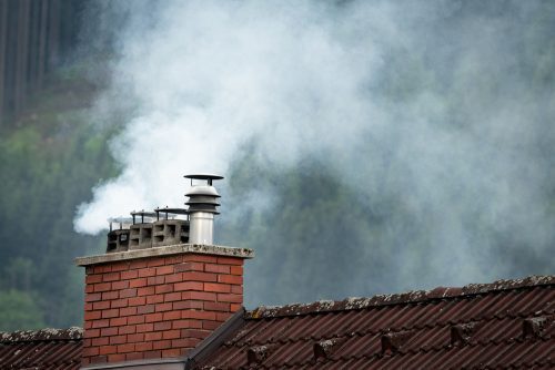 Schornsteinabdeckung - Herabfallen durch Windböe - Schadensersatz