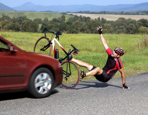 Radfahrersturz - Ausweichmanöver vor entgegenkommenden Pkw