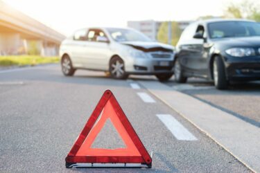 Verkehrsunfall – Kollision beim Abbiegen auf Kreuzung