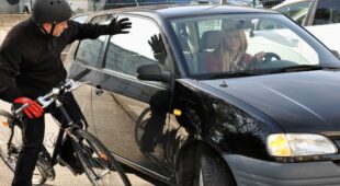 Betriebsgefahr­zurechnung bei berührungslosem Unfall mit Fahrradfahrer