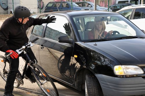 Betriebsgefahrzurechnung bei berührungslosem Unfall mit Fahrradfahrer