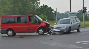 Verkehrsunfall in Einmündungsbereich – Quotelung bei Vorfahrtsverstoß