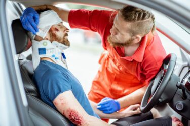 Verkehrsunfall – Schmerzensgeld bei HWS-Distorsion mit Schädelprellung