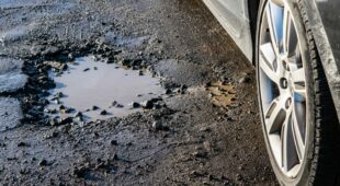 Amtshaftung – Fahrzeugschaden durch Schlagloch