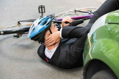 Verkehrsunfall – Radfahrerkollision mit links abbiegendem Fahrzeug