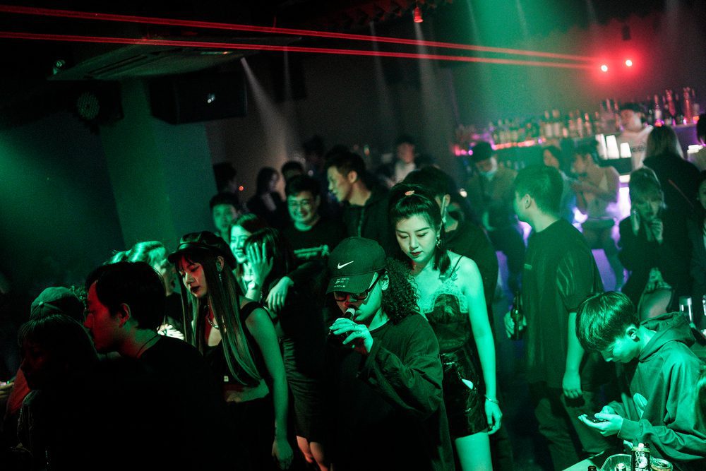 Corona - Außervollzugsetzung Maskenpflicht in Diskotheken, Clubs, Shisha-Bars