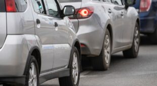 Verkehrsunfall – Anscheinsbeweis für Verschulden bei Einparken
