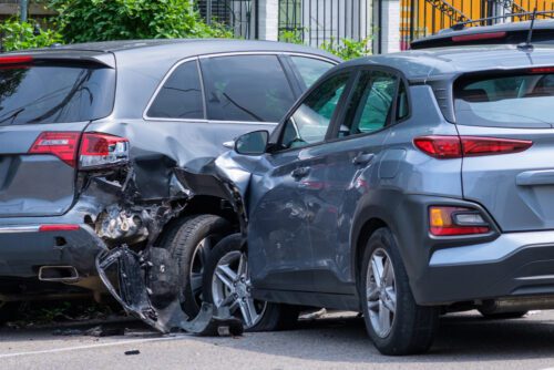 Verkehrsunfall - Vorfahrtverletzung durch linksabbiegenden Fahrer