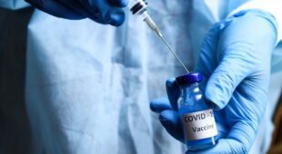 Einrichtungsbezogene Impfpflicht – Zwangsgeld zur Durchsetzung einer Corona-Impfung?