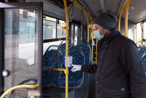 Corona-Pandemie - Maskenpflicht in öffentlichen Verkehrsmitteln des Personennahverkehrs