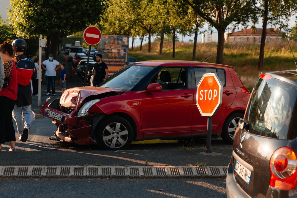 Verkehrsunfall - Vorfahrtsverstoß des Schädigers an Stopp-Schild