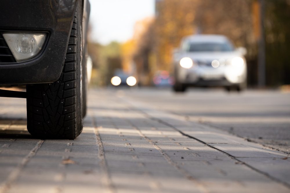 Verkehrsunfall im Begegnungsverkehr - Verstoß gegen Rechtsfahrgebot