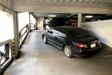Parkplatzunfall –  Vorfahrt auf Fahrgasse?
