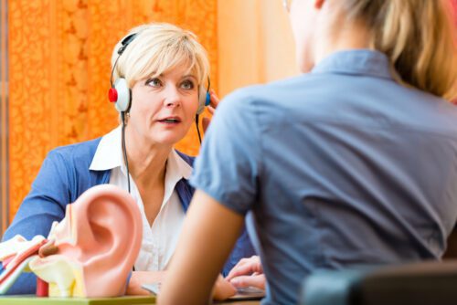 Fehlerhafte Hörtests durch Hörgeräteakustiker - Schadensersatzansprüche und Schmerzensgeld