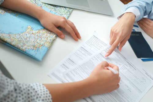 Pflichtverletzung bei Reisevermittlungsvertrag - Einbehaltung Reiseunterlagen für Bausteinreise