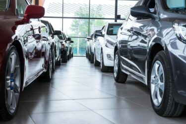 Fahrzeugkaufvertrag – Nacherfüllung durch Fahrzeuglieferung aus aktueller Produktionsserie