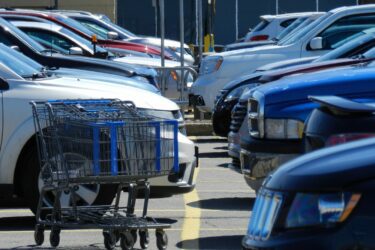 Haftung Supermarktbetreiber für Schaden an Kundenfahrzeug durch Begrenzungsstein