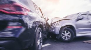 Verkehrsunfall – Haftung für Erkennbarkeit eines parkenden Fahrzeugs