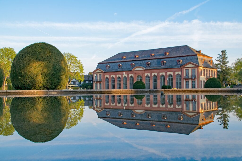 Die Orangerie in Darmstadt ist eine der vielen Sehenswürdigkeiten in dieser hessischen Stadt (Symbolbild: lapping/Pixabay).