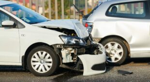Verkehrsunfall im Zusammenhang mit einem Fahrstreifenwechsel