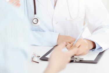Auskunftsanspruch des Patienten hinsichtlich Namen und Anschriften von Ärzten