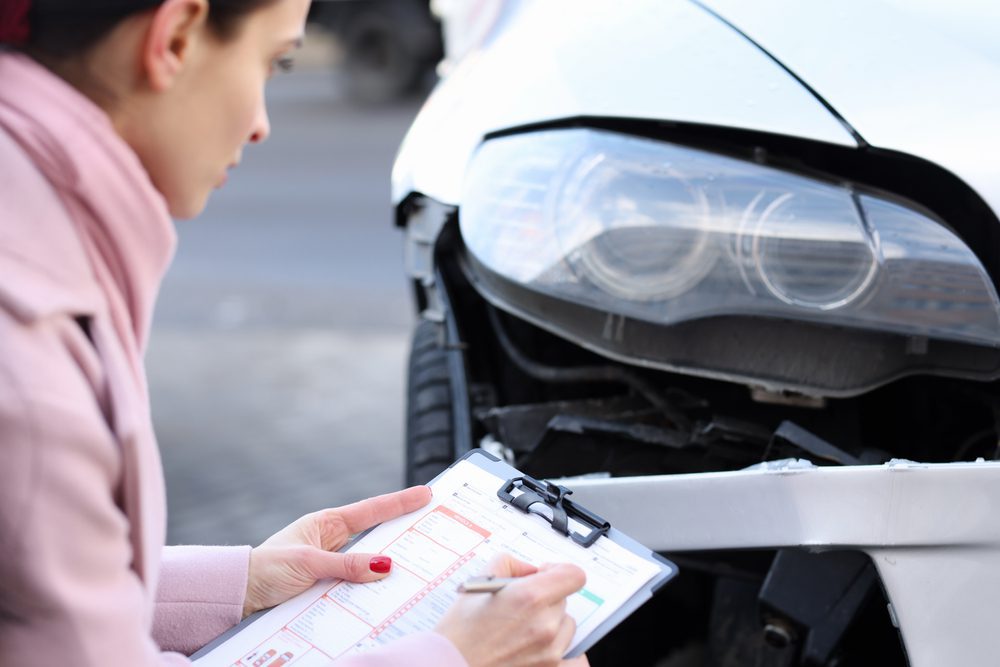 Verkehrsunfall - Erstattungsanspruch bei Unbrauchbarkeit eines Sachverständigengutachtens