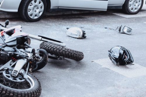 Sturzunfall eines Motorradfahrers in Folge einer Notbremsung