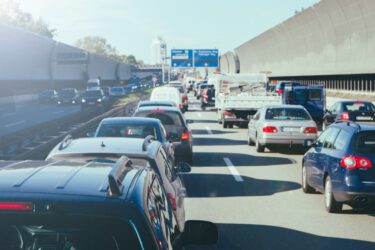 Autobahnunfall – Betriebsgefahrerhöhung bei Überschreitung der Richtgeschwindigkeit