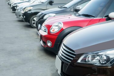 Gebrauchtwagenkaufvertrag – Falschangaben bei Bezeichnung als Dienstwagen und Jahreswagen