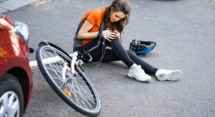 Verkehrsunfall – Alleinhaftung Radfahrerin hinsichtlich der Unfallfolgen