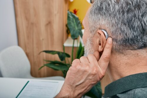 Krankenversicherung - Anpruch für ein bestimmtes Hörgerät bei Schwerhörigkeit und Tinnitus