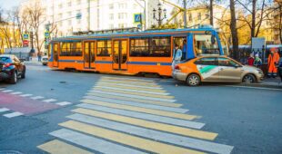 Verkehrsunfall zwischen Pkw und Straßenbahn – Haftung
