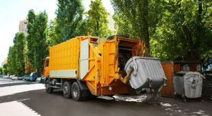 Verkehrsunfall – Verhalten beim Passieren eines im Einsatz befindlichen Müllfahrzeugs
