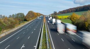 Betriebsgefahrerhöhung – erhebliche Überschreitung der Richtgeschwindigkeit auf Autobahn