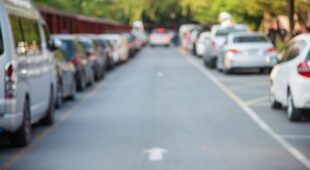 Verkehrsunfall – unklare Verkehrslage beim Überholen einer fahrenden Kolonne