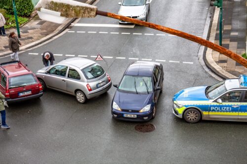 Verkehrsunfall - Gefährdungshaftung von passiv unfallbeteiligten Fahrzeugen