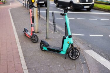 Verkehrsunfall – unsachgemäßes Abstellen eines E-Scooters
