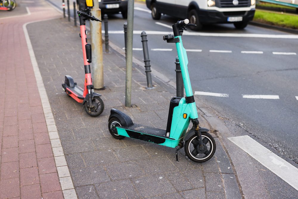 Verkehrsunfall - unsachgemäßes Abstellen eines E-Scooters