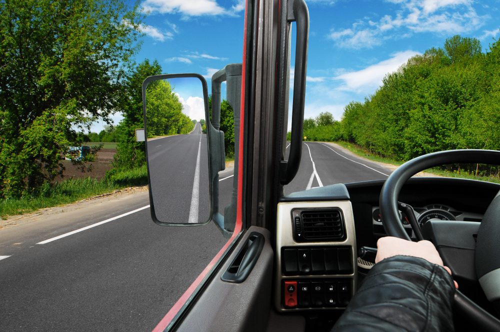 Verkehrsunfall: LKW-Fahrerpflicht zur Frontspiegel-Beachtung Verkehrsunfall: LKW-Fahrerpflicht zur Frontspiegel-Beachtung