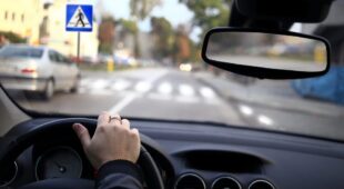 Verkehrsunfall – Anscheinsbeweis für Sorgfaltspflichtverstoß des Anfahrenden