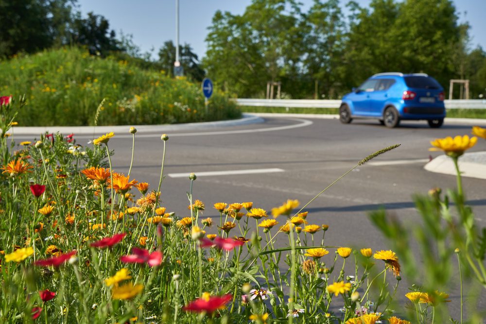 Verkehrsunfall - Rechtsabbiegen nach Linksumfahren einer Verkehrsinsel Verkehrsunfall - Rechtsabbiegen nach Linksumfahren einer Verkehrsinsel