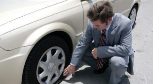 Fahrzeugbeschädigung durch losen Randstein – Verkehrssicherungspflichtverletzung