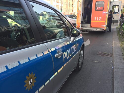 Verkehrsunfall - Kollision mit Streifenwagen auf Einsatzfahrt