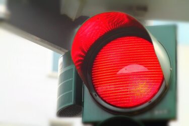 Rotlichtverstoß – Betriebsgefahr der übrigen Verkehrsteilnehmer bei Unfall