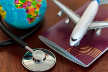 Reiserücktrittsversicherung – Anforderungen an Darlegung der Erkrankung