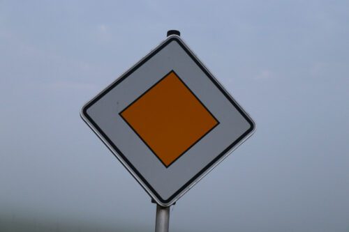 Verkehrsunfall - Missachtung der Vorfahrtsregel Rechts vor Links